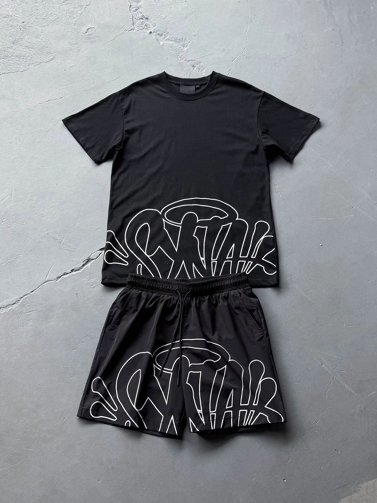 Syna World Outline ensemble
