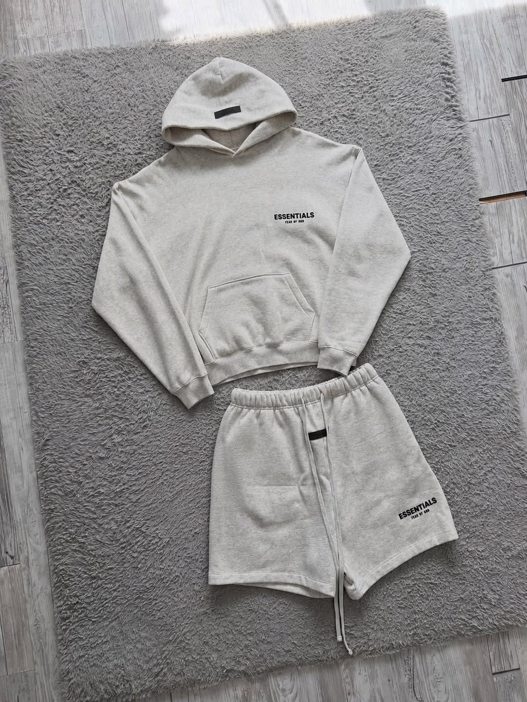 ENSEMBLE FEAR OF GOD ESSENTIALS SHORT HOODIES