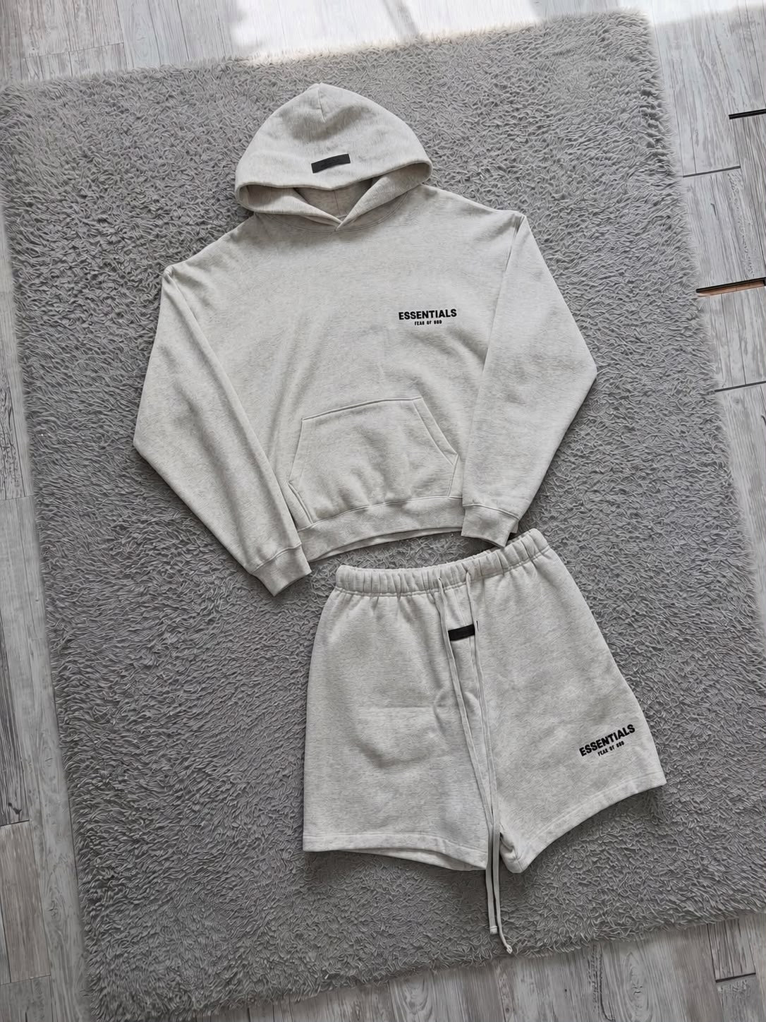 ENSEMBLE FEAR OF GOD ESSENTIALS SHORT HOODIES